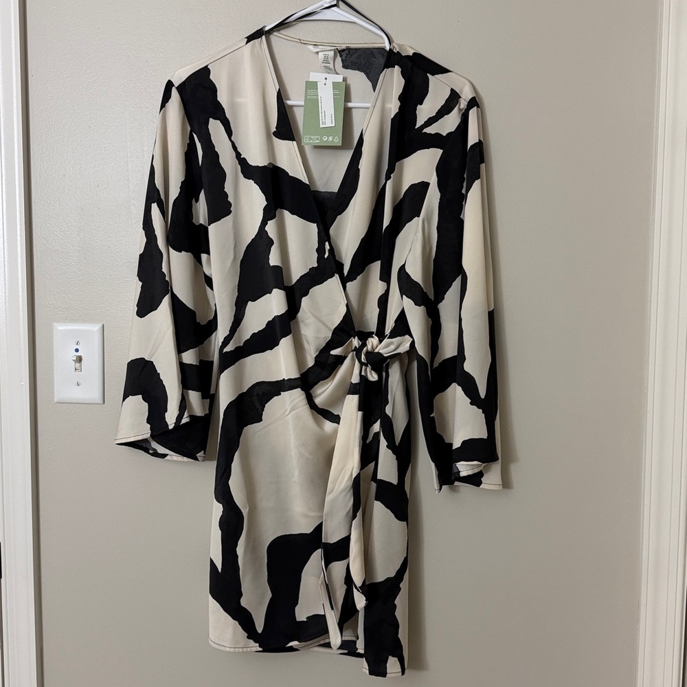 H&M Black and Cream Long Sleeve Silk Dress